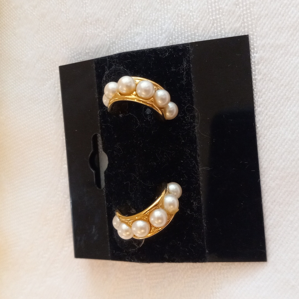 Monet Gold Tone Pearl Earrings - Picture 2 of 4